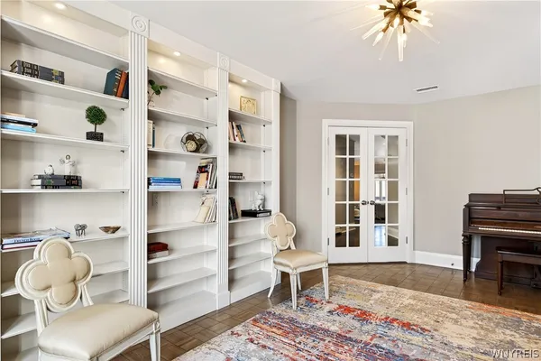 $669,000 | 182 Castlebrooke Lane, Amherst, NY 14221