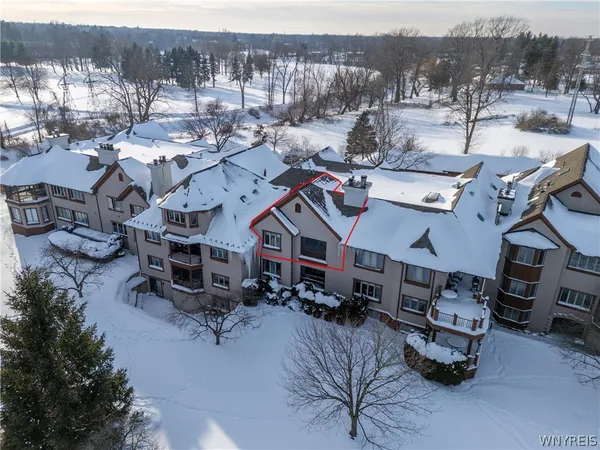 $669,000 | 182 Castlebrooke Lane, Amherst, NY 14221
