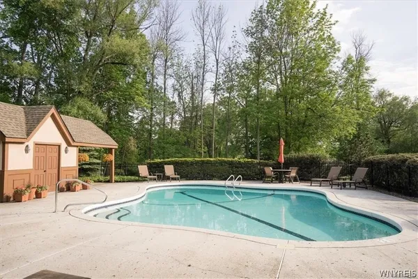 $669,000 | 182 Castlebrooke Lane, Amherst, NY 14221