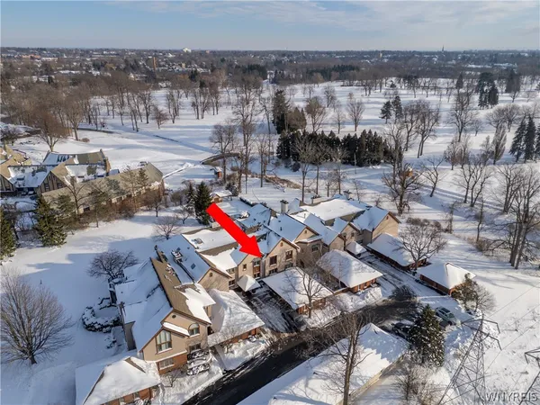 $669,000 | 182 Castlebrooke Lane, Amherst, NY 14221
