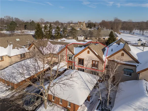 $669,000 | 182 Castlebrooke Lane, Amherst, NY 14221