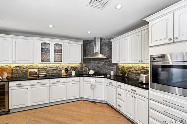 $669,000 | 182 Castlebrooke Lane, Amherst, NY 14221