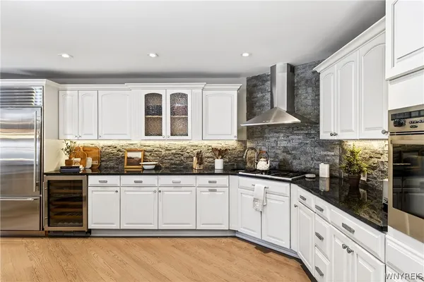 $669,000 | 182 Castlebrooke Lane, Amherst, NY 14221