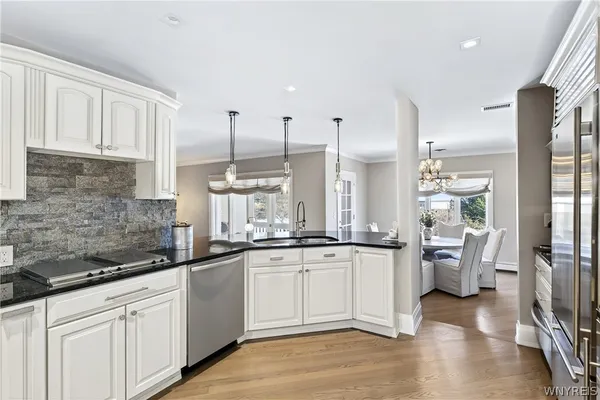 $669,000 | 182 Castlebrooke Lane, Amherst, NY 14221