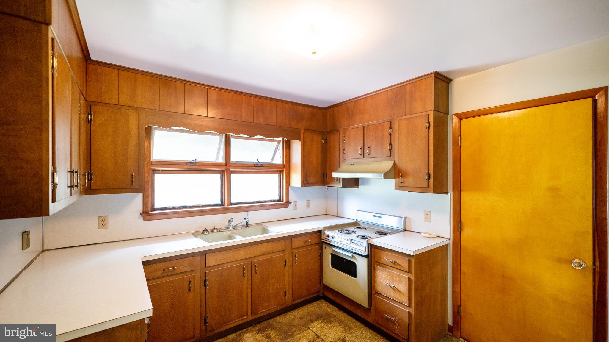 5995 Grove Hill Road Frederick, MD 21703 - Photo 15 of 34 KITCHEN