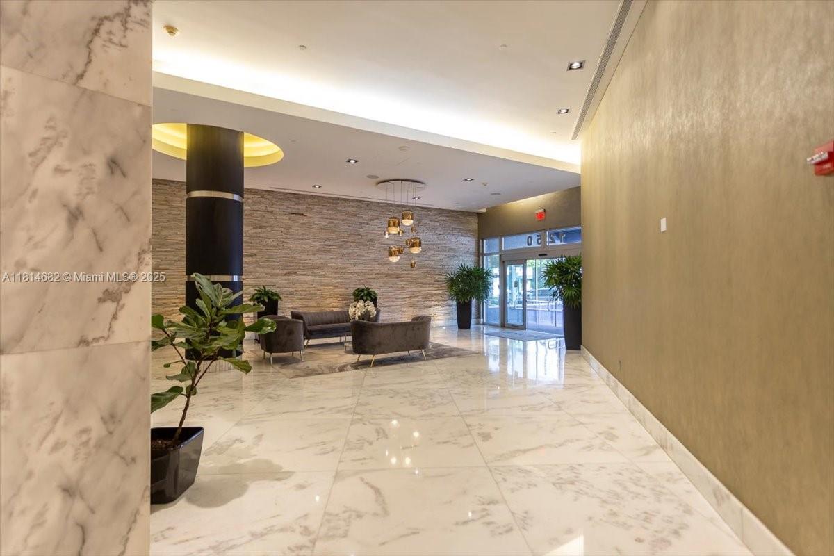 1250 South Miami Avenue, Unit 2208 Miami, FL 33130 - Photo 23 of 28 a view of a entryway with livingroom