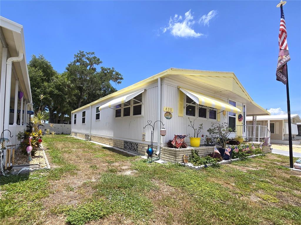 5619 Bayshore Road, Unit 435 Palmetto, FL 34221 - Photo 41 of 56 a backyard of a house with table and chairs