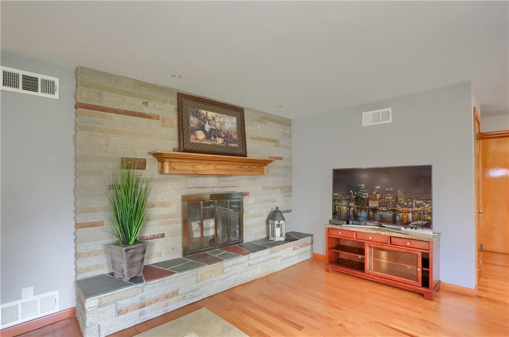 436 Blackhawk Road Beaver Falls, PA 15010 - Photo 8 of 48 Living room