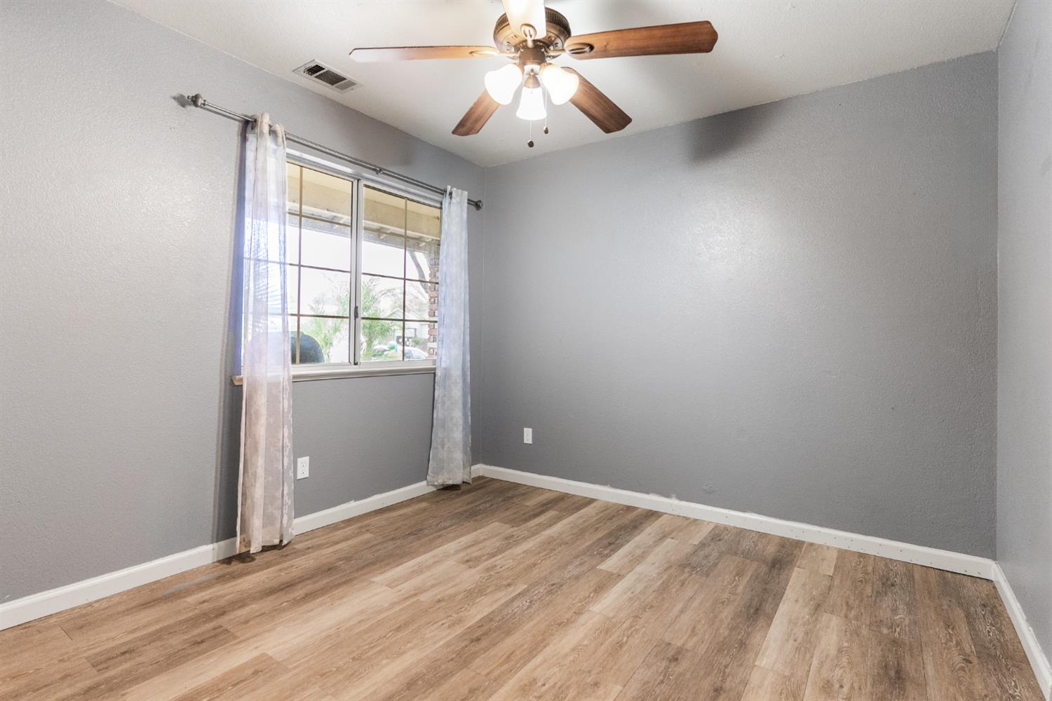 600 Sears Drive Patterson, CA 95363 - Photo 24 of 44 an empty room with windows and fan