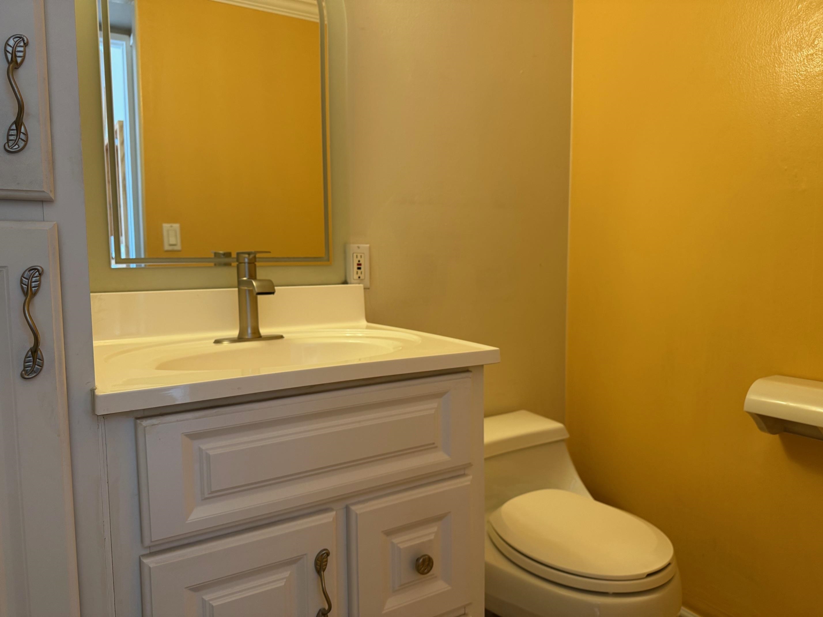 801 Franklin Street, Unit 1239 Oakland, CA 94607 - Photo 7 of 15 Bathroom with vanity and toilet