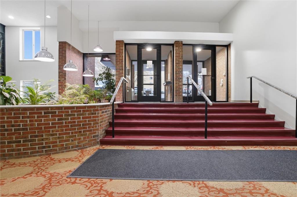 5 Bayard Road, Unit 317 Pittsburgh, PA 15213 - Photo 4 of 40