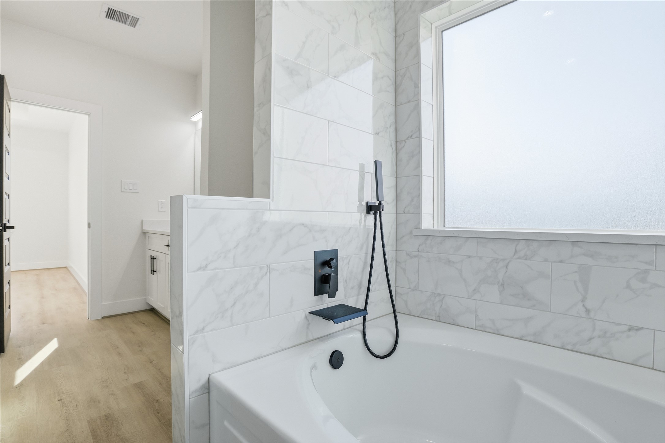712 Delano Street, Unit A Houston, TX 77003 - Photo 18 of 35 a bathroom with a white bath tub