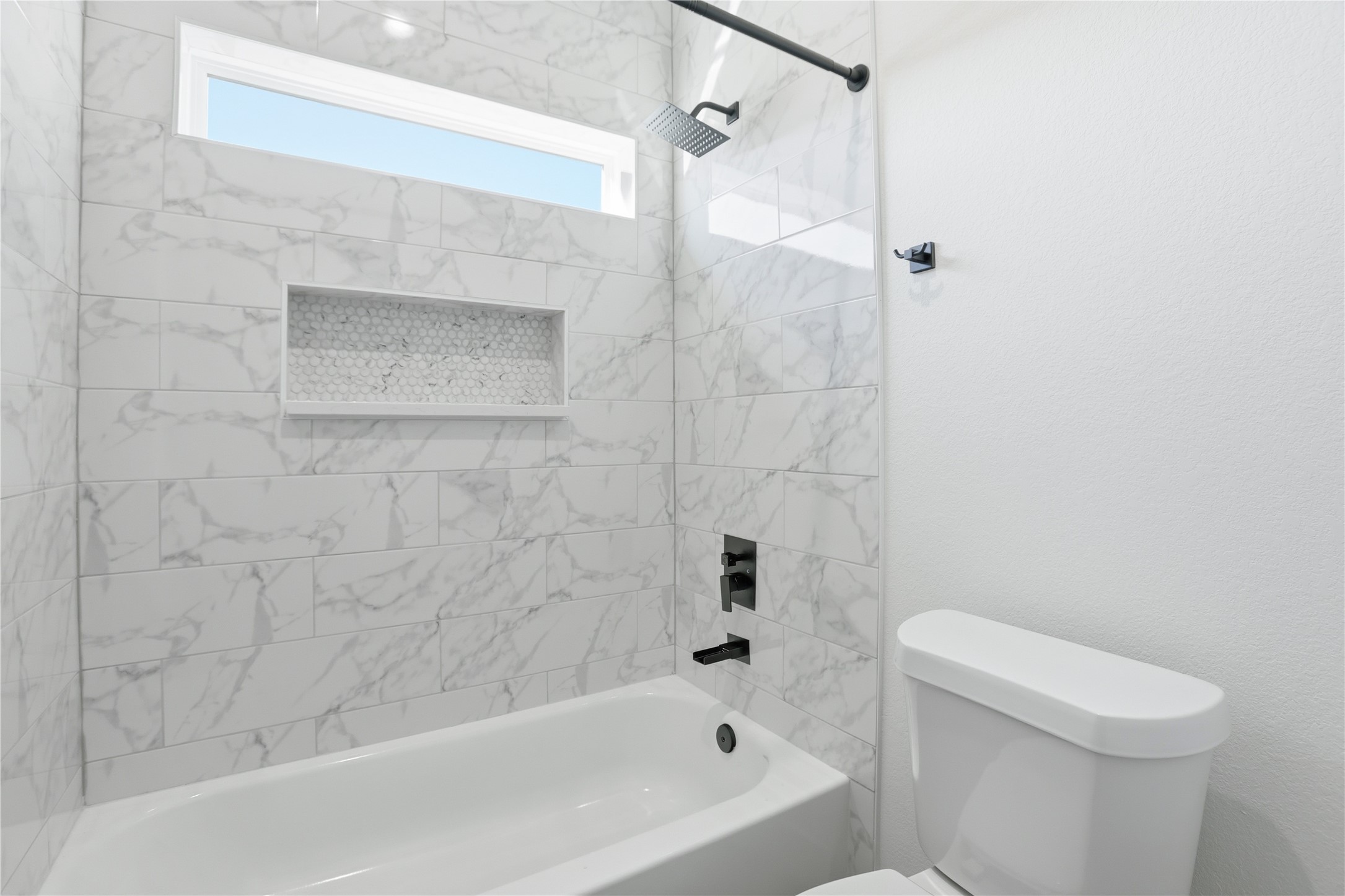 712 Delano Street, Unit A Houston, TX 77003 - Photo 23 of 35 a bathroom with a bathtub and a toilet