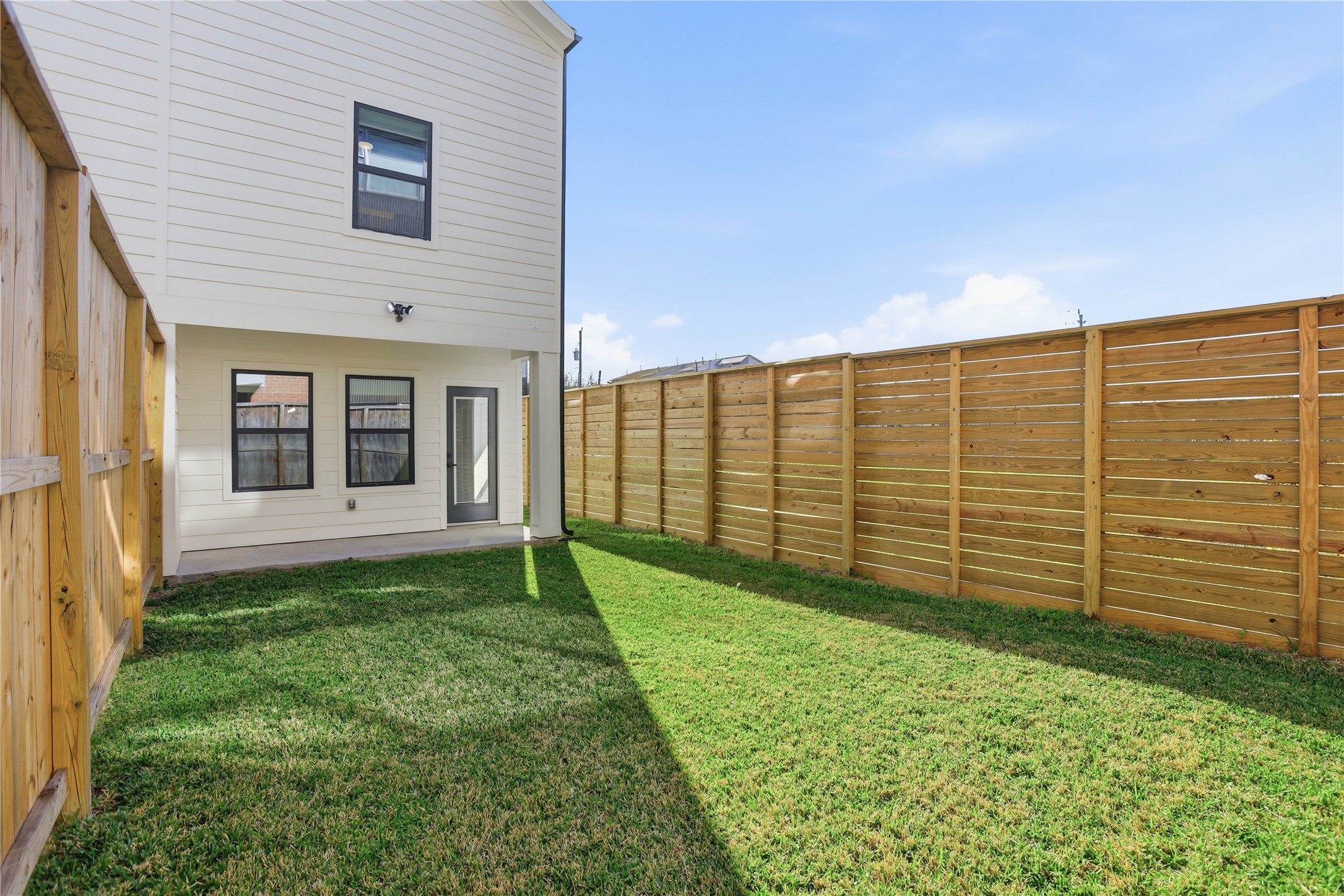 712 Delano Street, Unit A Houston, TX 77003 - Photo 27 of 35 a view of a backyard with plants