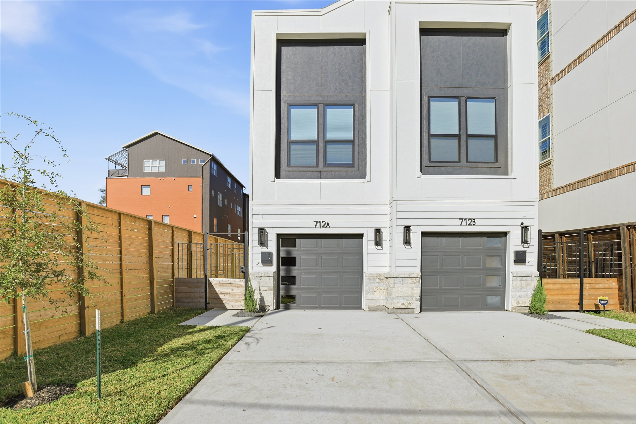 712 Delano Street, Unit A Houston, TX 77003 - Photo 31 of 35 front view of a brick house