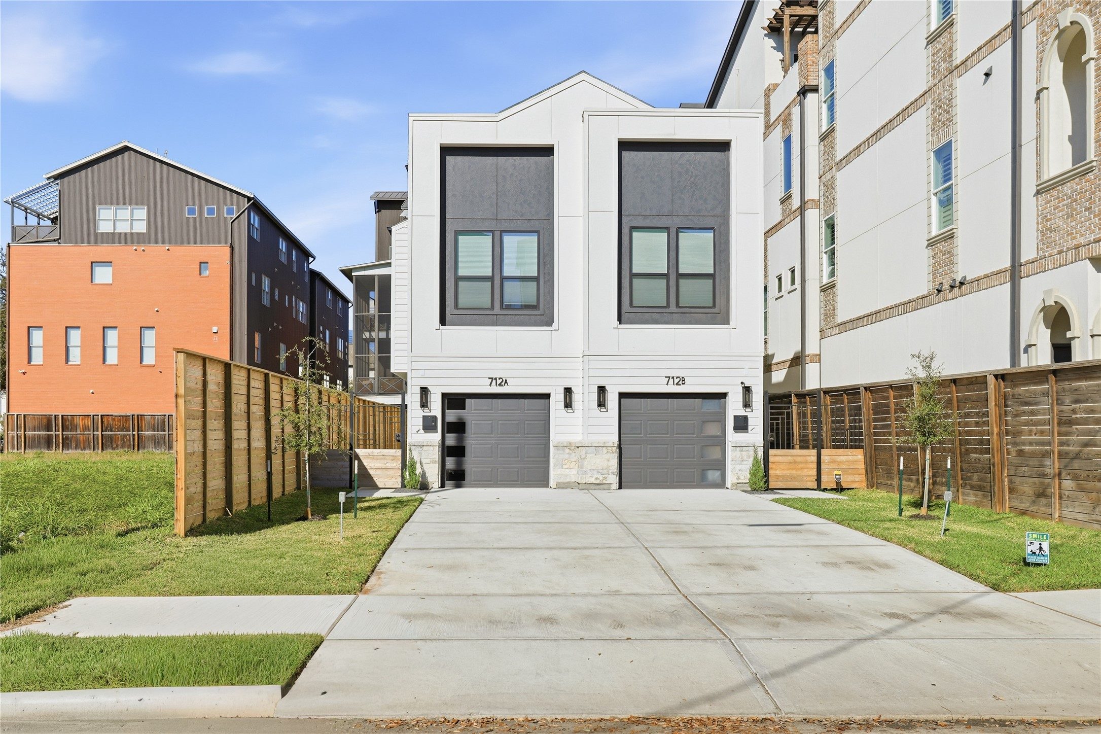 712 Delano Street, Unit A Houston, TX 77003 - Photo 33 of 35 a view of a brick house with a yard and table and chairs