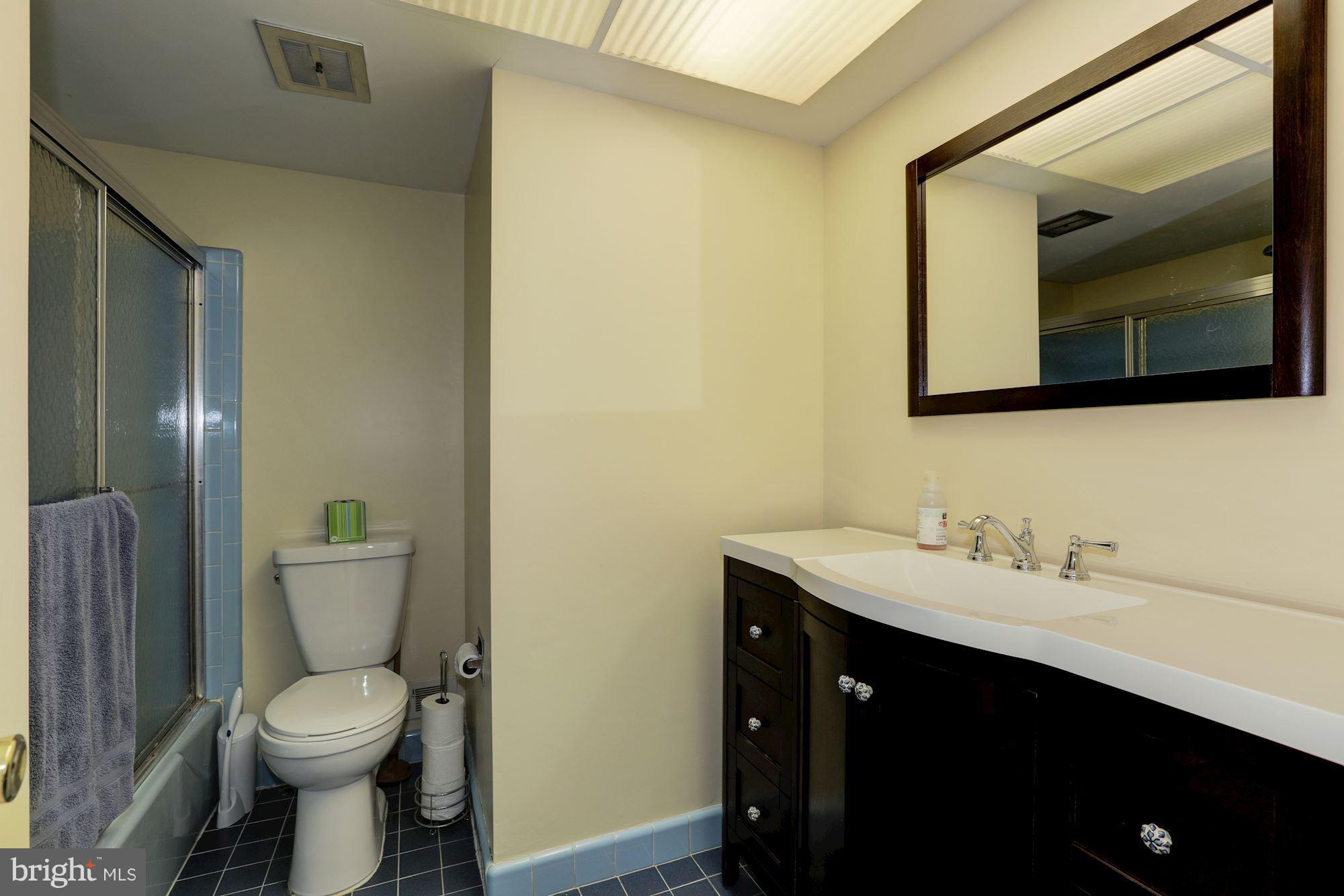 1005 North Belgrade Road Silver Spring, MD 20902 - Photo 15 of 25 Bath - 2nd Full Bath