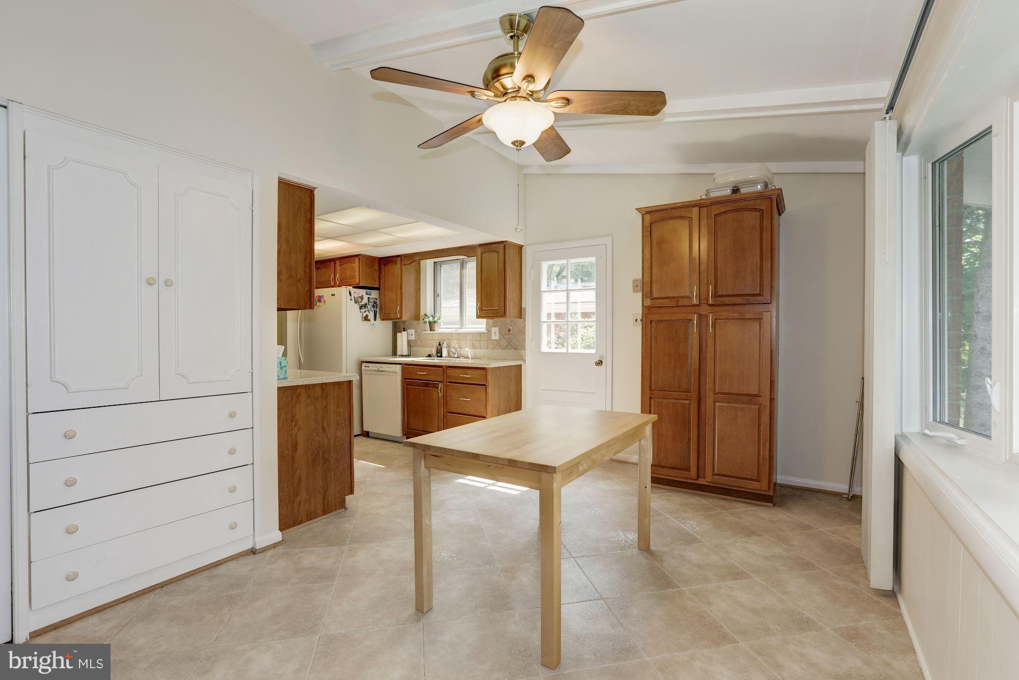 1005 North Belgrade Road Silver Spring, MD 20902 - Photo 5 of 25 Kitchen - Eat-In Area