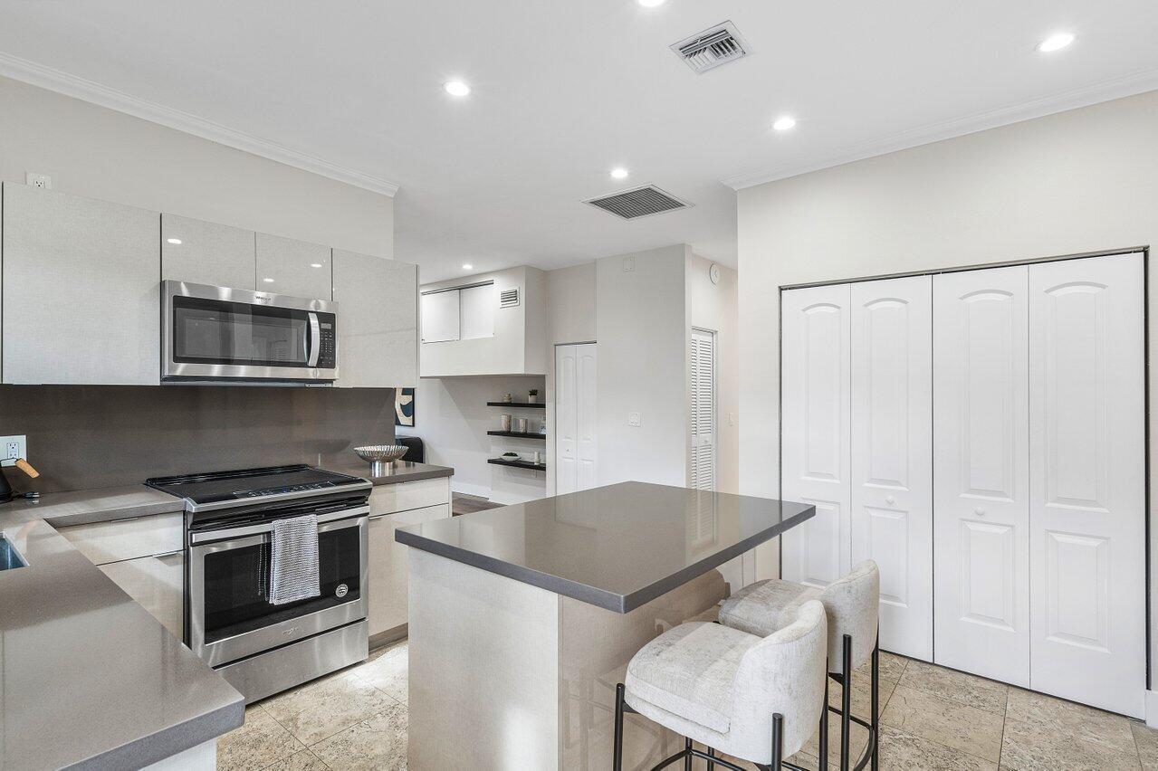200 Northeast 2nd Street Boca Raton, FL 33432 - Photo 9 of 42 Kitchen