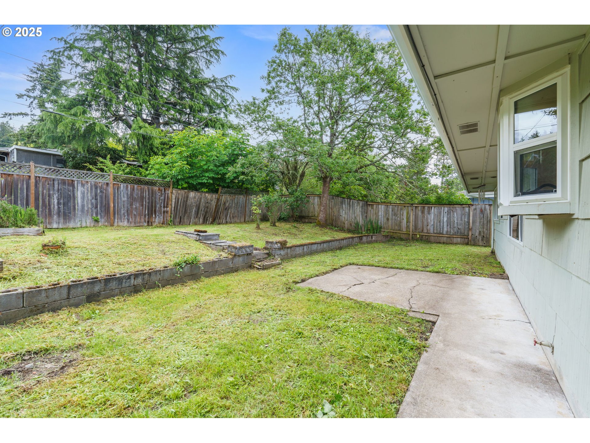 3085 University Street Eugene, OR 97405 - Photo 19 of 20