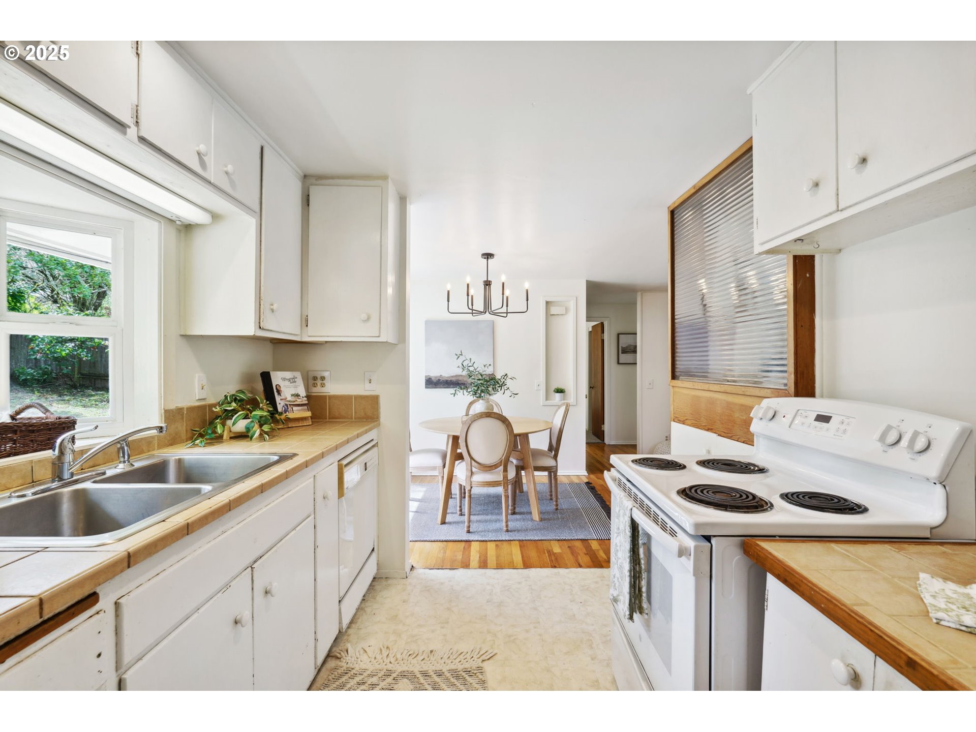 3085 University Street Eugene, OR 97405 - Photo 7 of 20