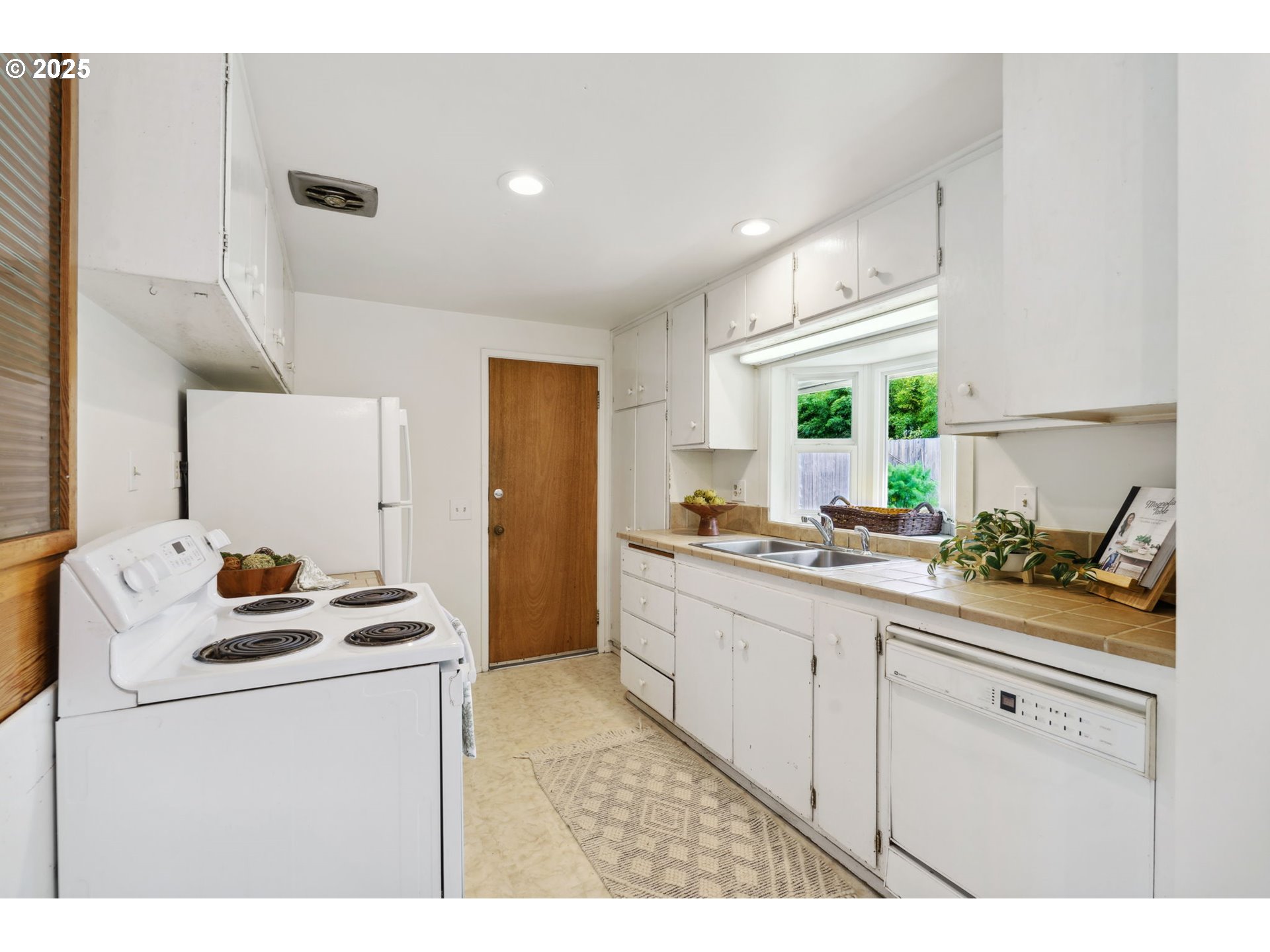 3085 University Street Eugene, OR 97405 - Photo 9 of 20