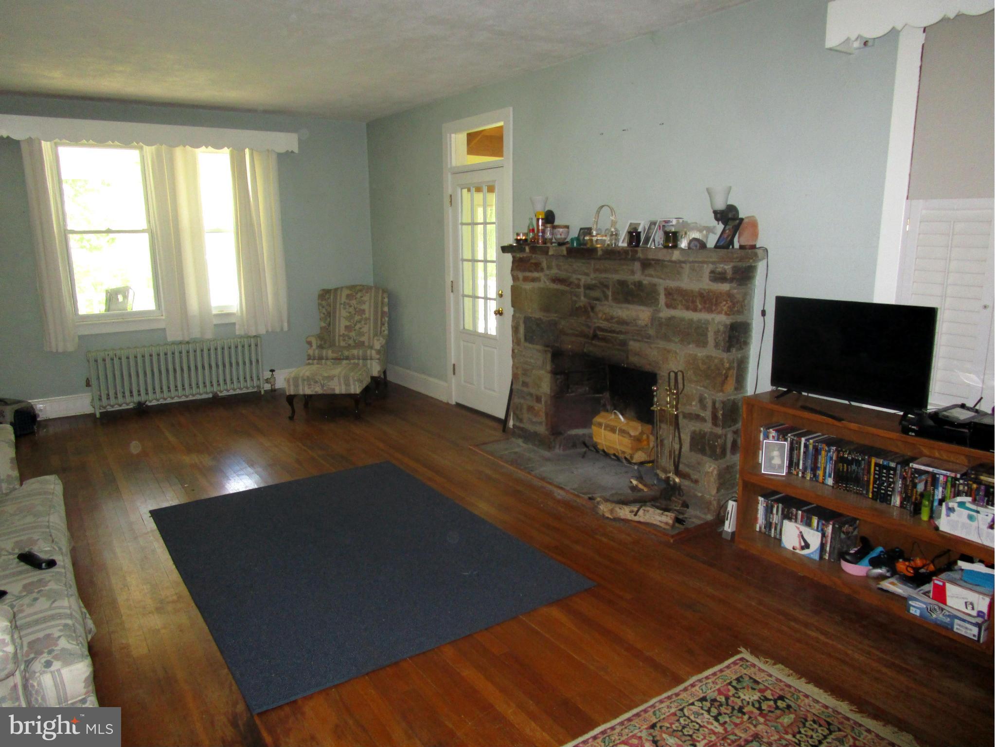 1641 Cold Bottom Road Sparks Glencoe, MD 21152 - Photo 23 of 30 Living Room