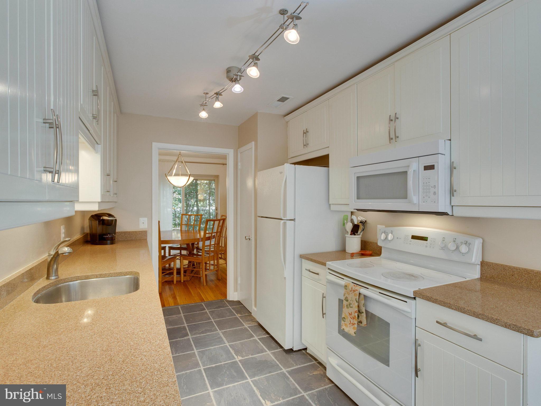 2007 Sarazen Place Reston, VA 20191 - Photo 16 of 29 Kitchen