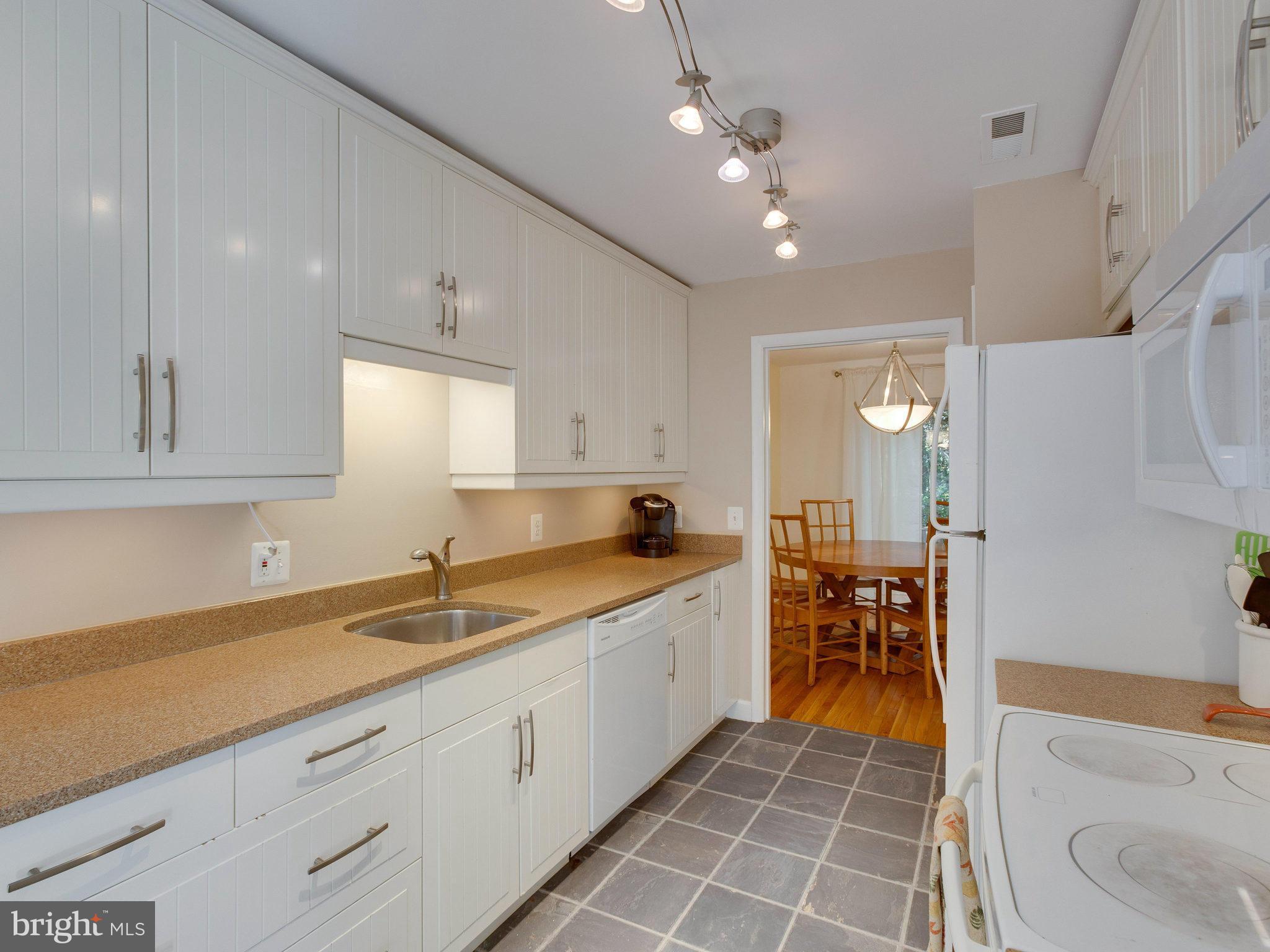2007 Sarazen Place Reston, VA 20191 - Photo 17 of 29 Kitchen