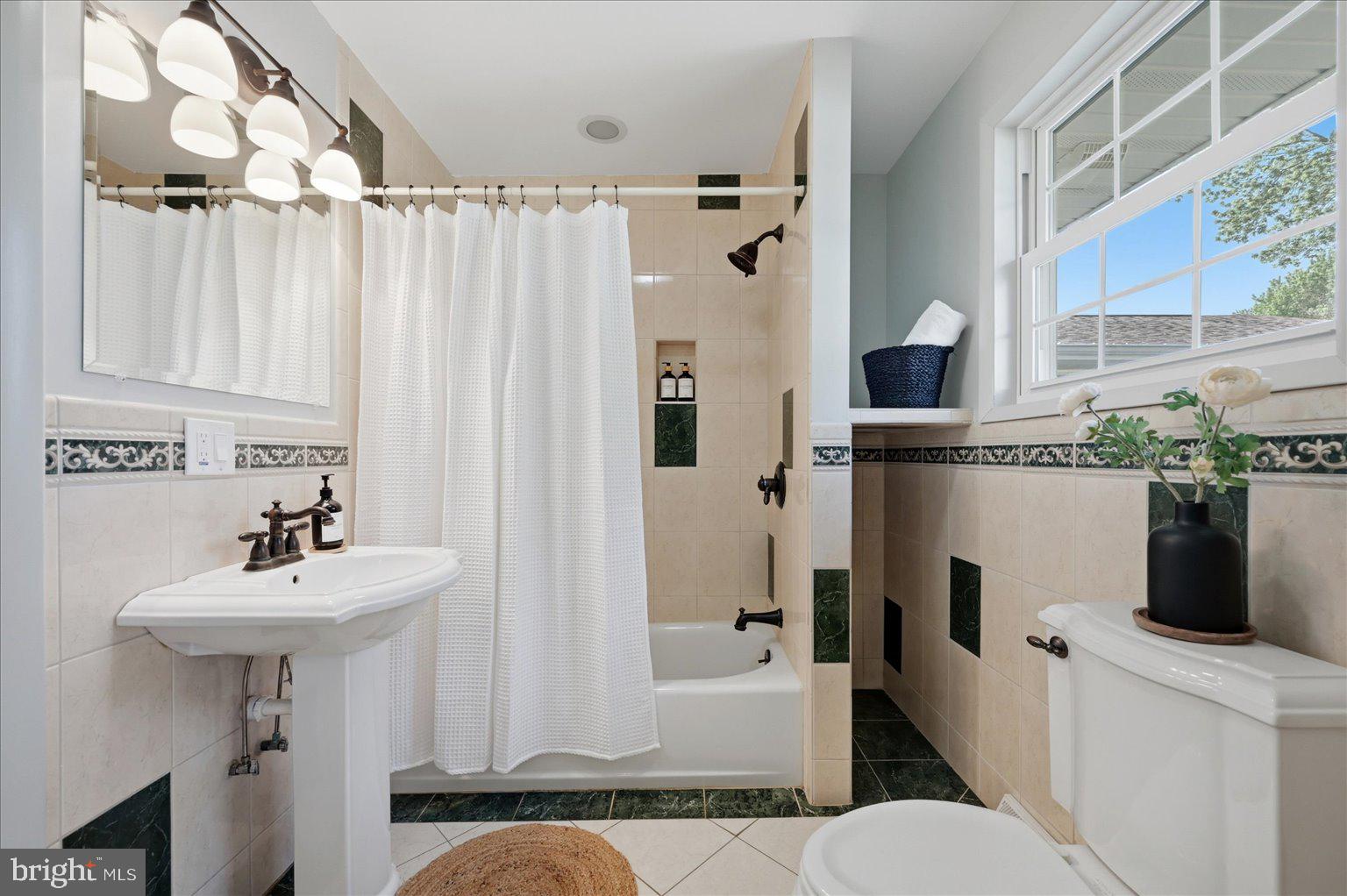 3093 Old Leetown Pike Ranson, WV 25438 - Photo 40 of 85 Full Bathroom w/ Tub/Shower Combo