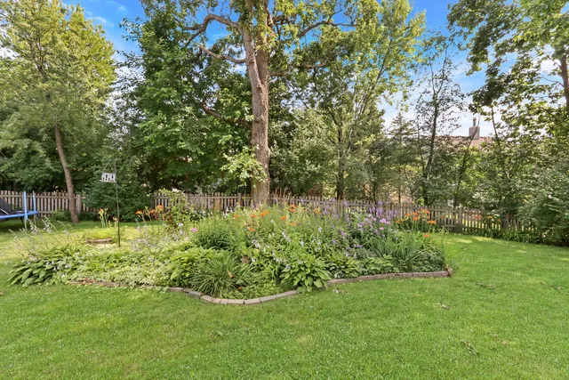 $565,000 | 699 Snow Cap Court, Gurnee, IL 60031