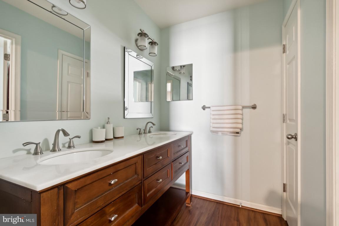 25 Whittingham Circle Sterling, VA 20165 - Photo 13 of 21 Owners Bath
