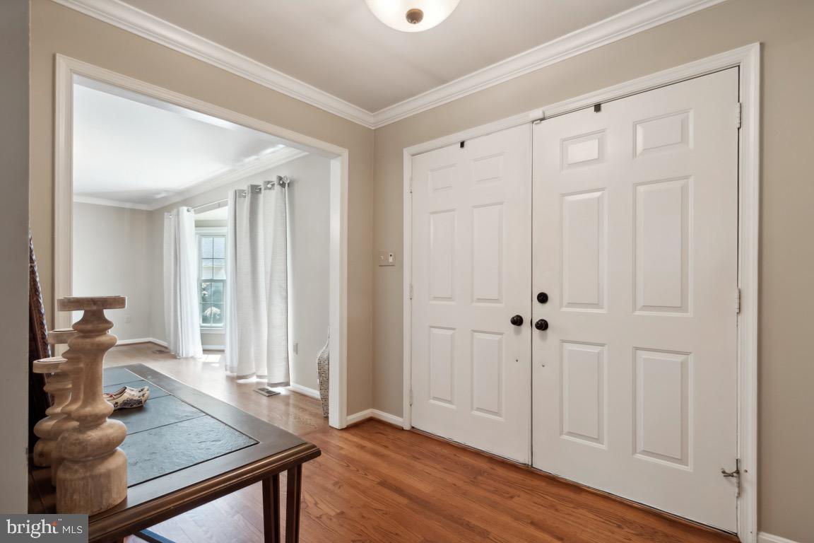 25 Whittingham Circle Sterling, VA 20165 - Photo 3 of 21 Landing