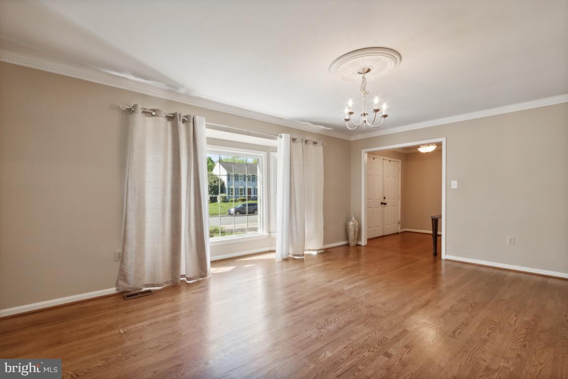 25 Whittingham Circle Sterling, VA 20165 - Photo 4 of 21 Living Area