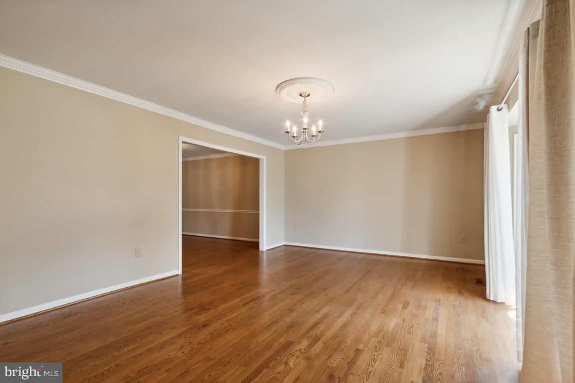 25 Whittingham Circle Sterling, VA 20165 - Photo 5 of 21 Living Area 2