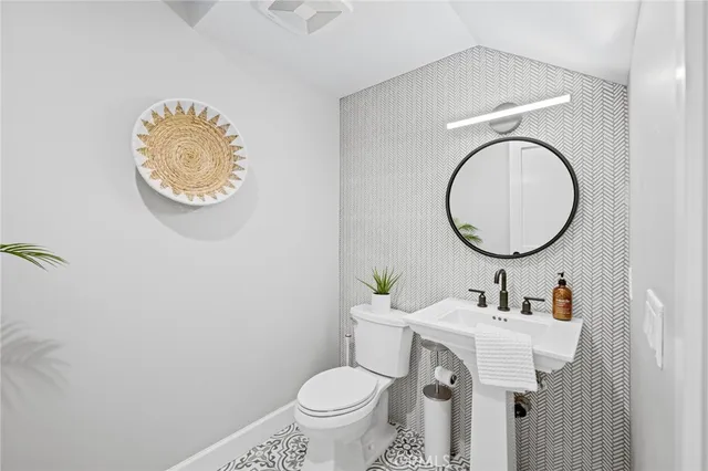 $1,949,000 | 1010 South El Camino Real, Unit 101, San Clemente, CA 92672