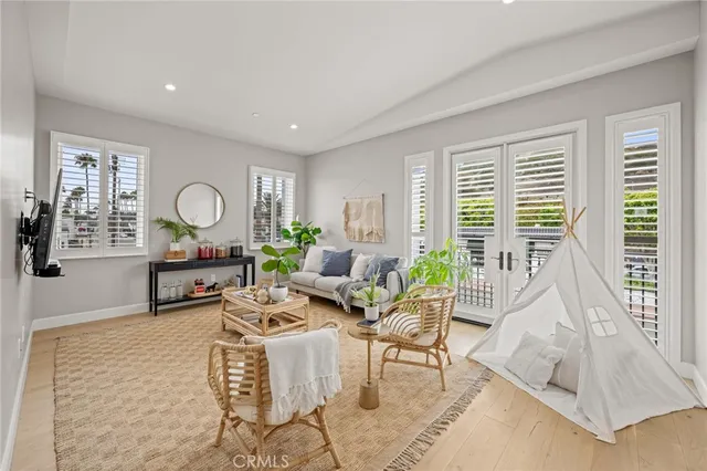 $1,949,000 | 1010 South El Camino Real, Unit 101, San Clemente, CA 92672