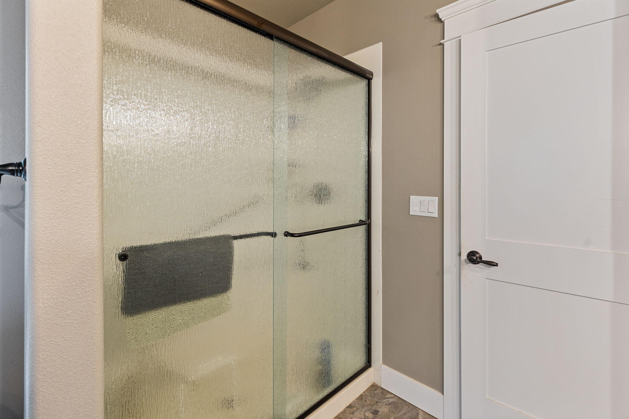 286 Rockinghorse Drive Grants Pass, OR 97527 - Photo 21 of 54 Shower in Primary