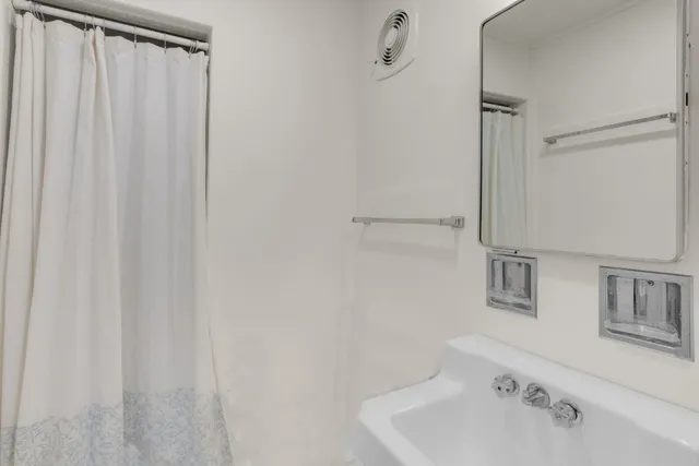 a view of an entryway of the house