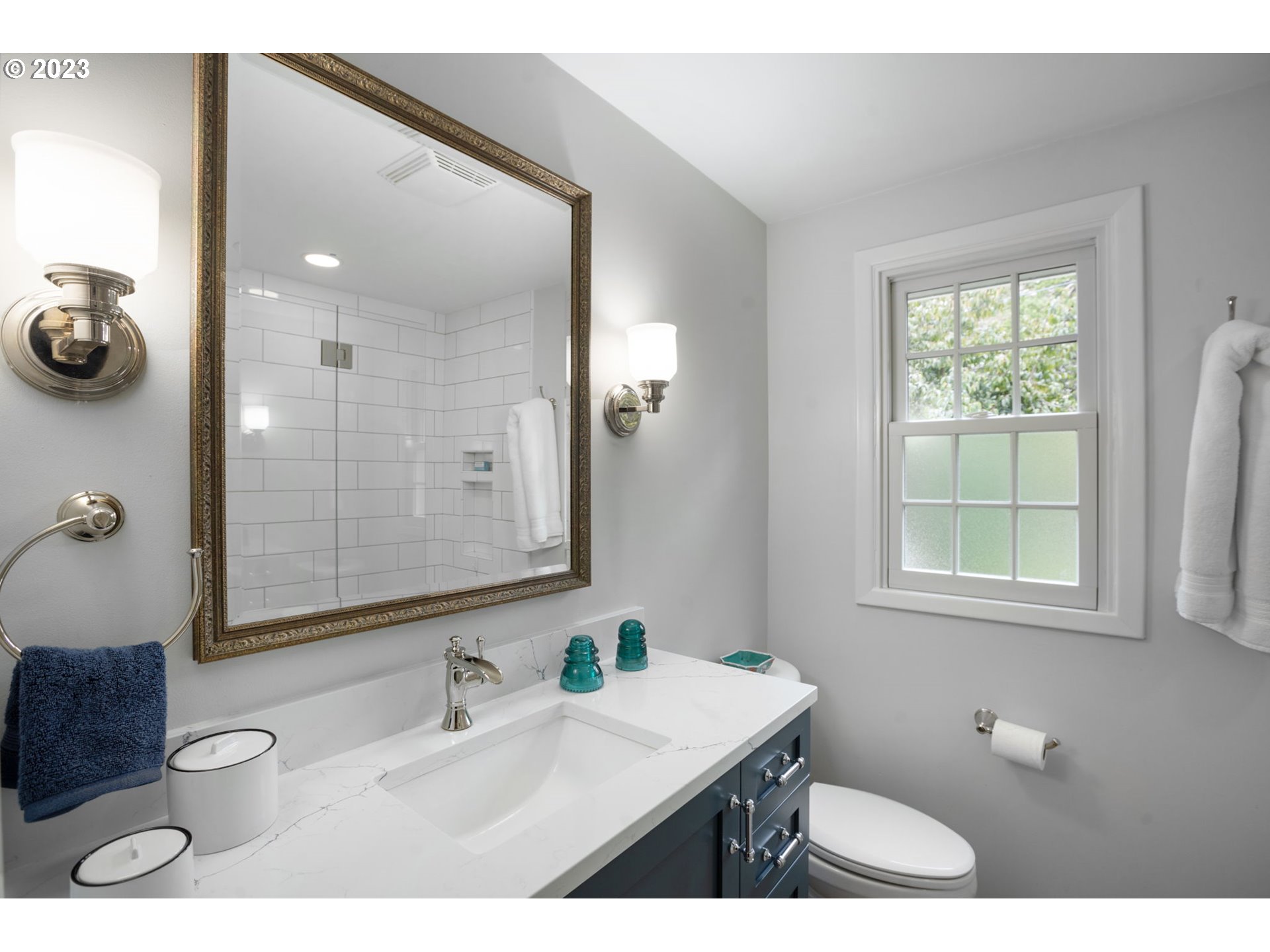 7215 Southwest Gable Park Road Portland, OR 97225 - Photo 28 of 43 Bathroom