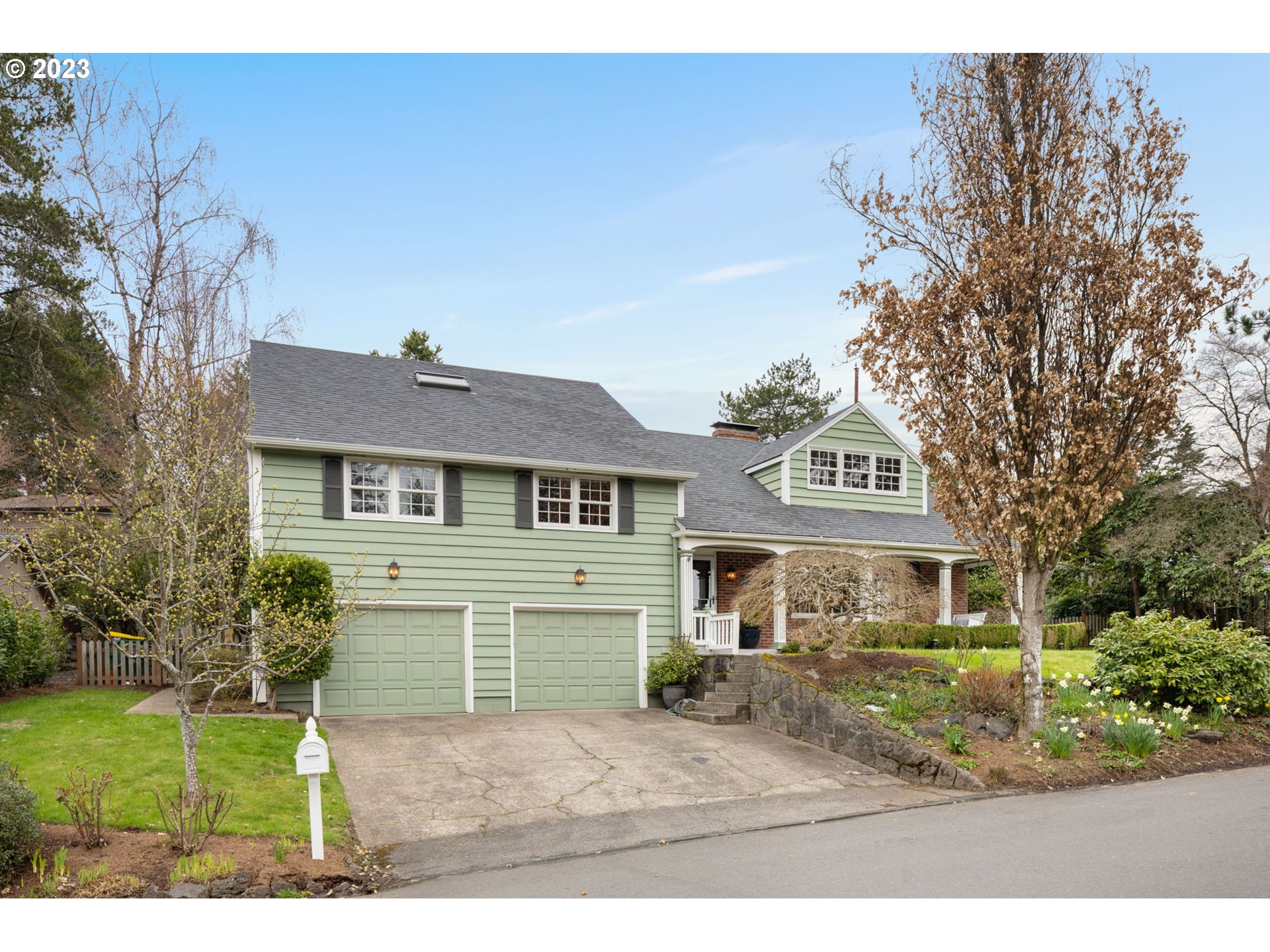 7215 Southwest Gable Park Road Portland, OR 97225 - Photo 40 of 43 Front Yard