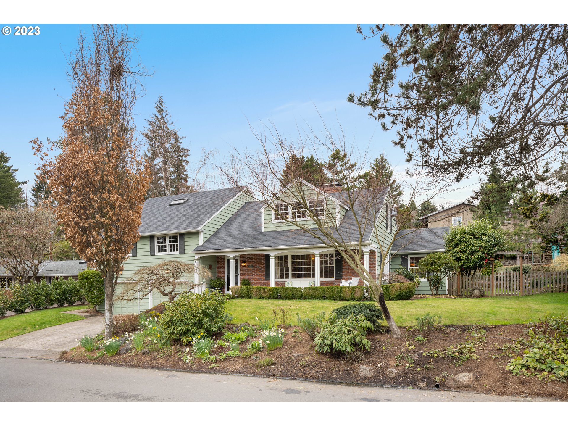 7215 Southwest Gable Park Road Portland, OR 97225 - Photo 5 of 43 Front Yard