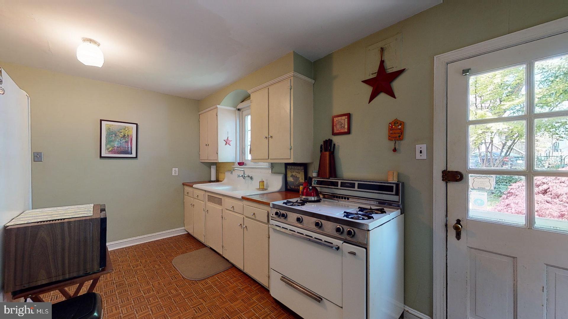 1425 Edgevale Road Wynnewood, PA 19096 - Photo 3 of 16 Gallery Image 3