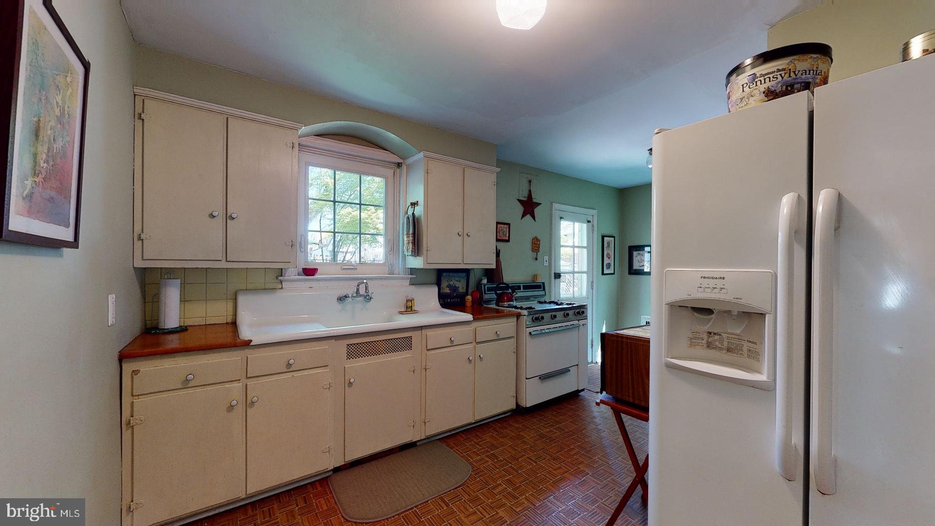 1425 Edgevale Road Wynnewood, PA 19096 - Photo 4 of 16 Gallery Image 4