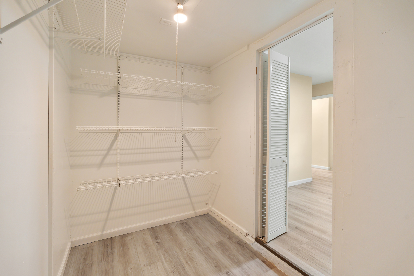 7002 Ridge Drive Davenport, IA 52806 - Photo 15 of 27