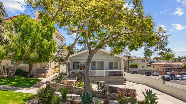 $2,600,000 | 236 South Helberta Avenue, Redondo Beach, CA 90277