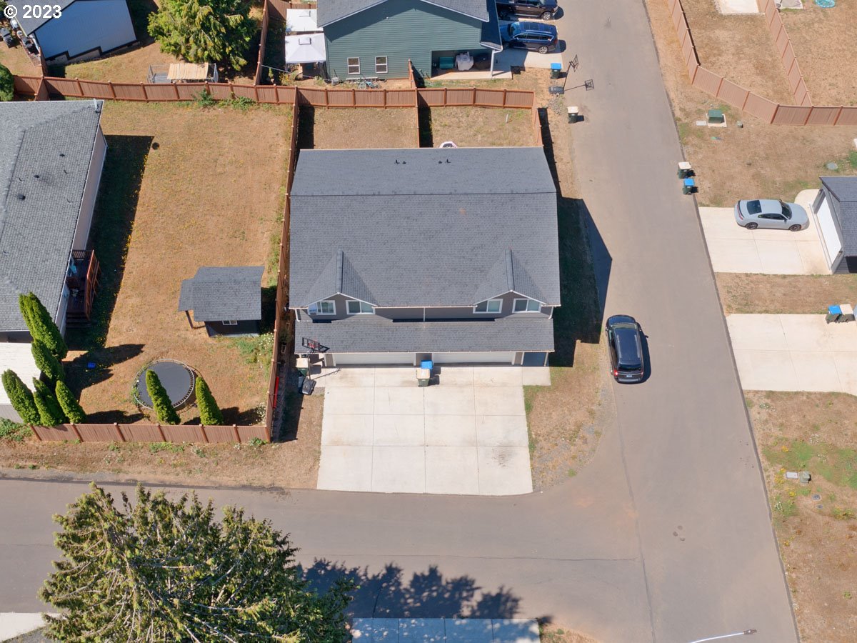 306 Oak Street Winlock, WA 98596 - Photo 14 of 35 an aerial view of residential houses with outdoor space