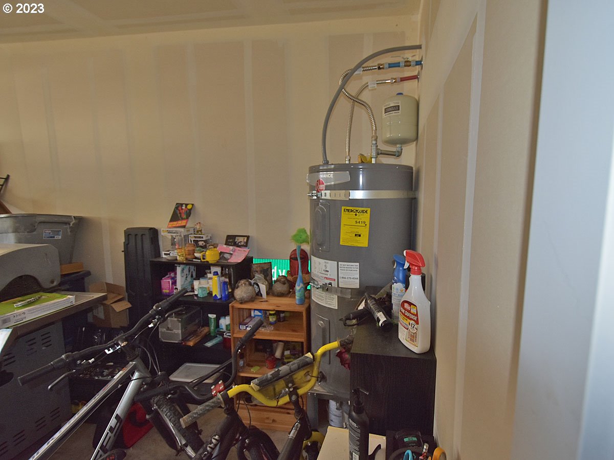 306 Oak Street Winlock, WA 98596 - Photo 20 of 35 Garage