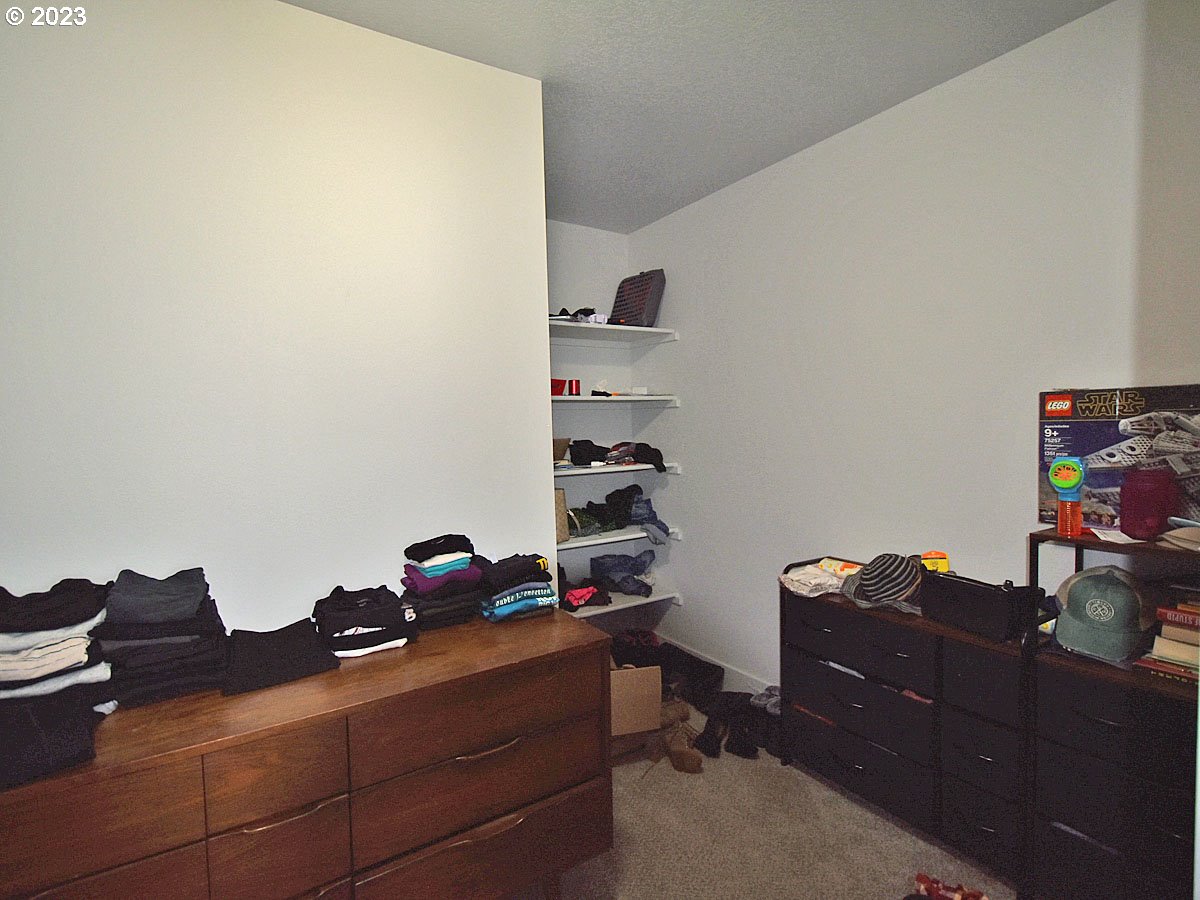 306 Oak Street Winlock, WA 98596 - Photo 23 of 35 a room with a desk and chair with wooden floor