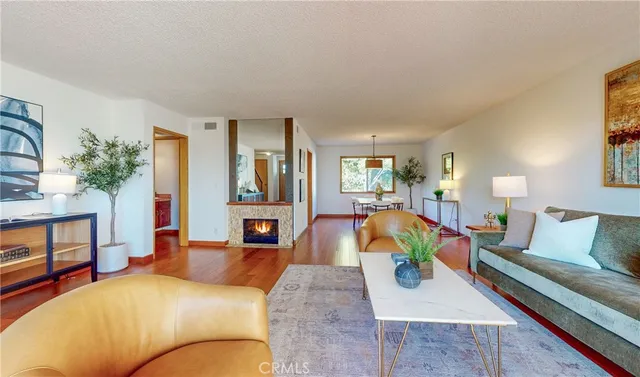 $4,300 | 7727 VÃa Capri, Burbank, CA 91504